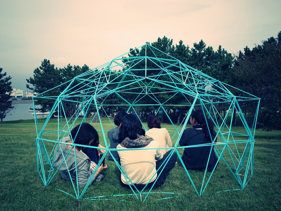 ROPPONGI ART NIGHT 2015開催プログラム一覧ストローでつくろう！　コテトラ（Cotetra）ワークショップ街なかミーティングアーティスト情報ひかりうんそう